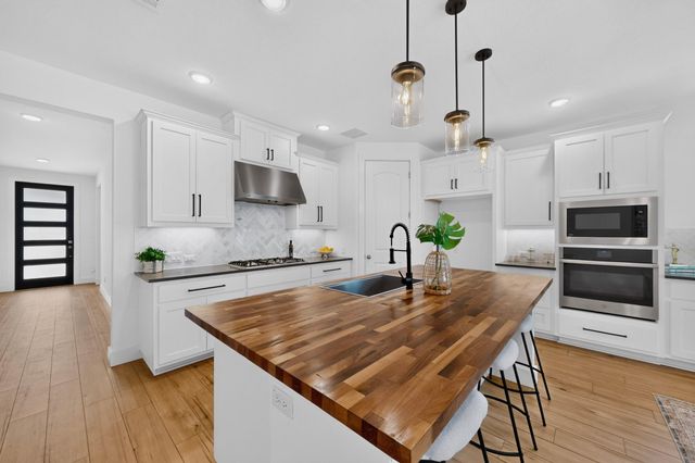 1340 Castalo LN, Leander, TX 78641
