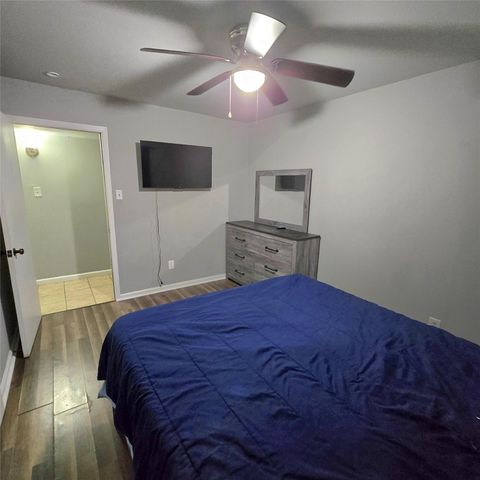 1805 N 5th Street, Baytown, TX 77520