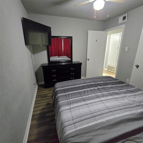 1805 N 5th Street, Baytown, TX 77520