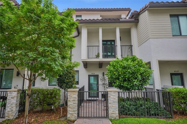 4539 NW 83rd Pkwy, Doral, FL 33166