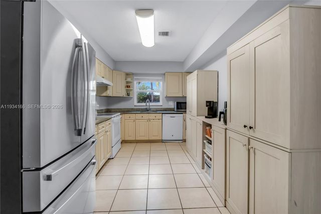 312 NW 35th Street, Oakland Park, FL 33309