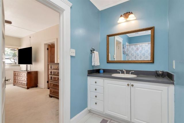 220 W FERN STREET, Tampa, FL 33604