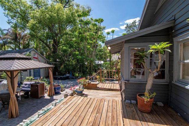 220 W FERN STREET, Tampa, FL 33604