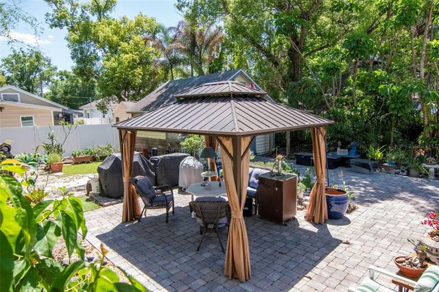 220 W FERN STREET, Tampa, FL 33604