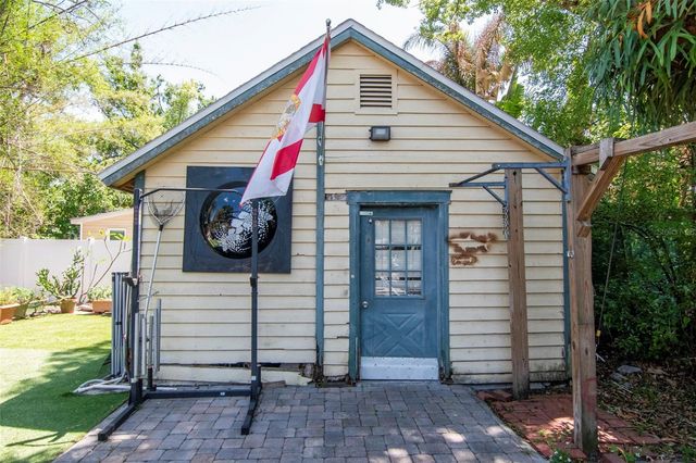 220 W FERN STREET, Tampa, FL 33604