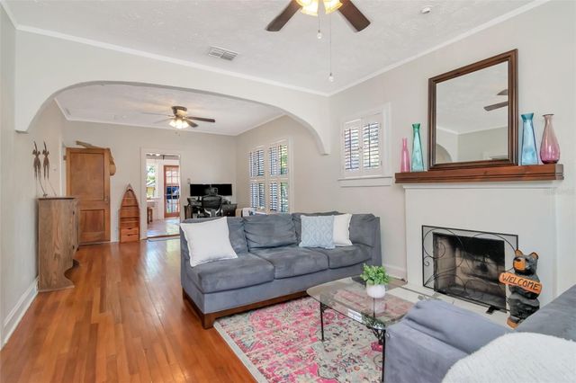 220 W FERN STREET, Tampa, FL 33604