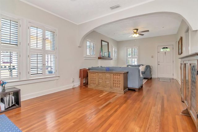 220 W FERN STREET, Tampa, FL 33604