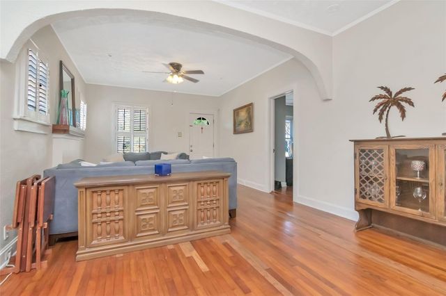 220 W FERN STREET, Tampa, FL 33604