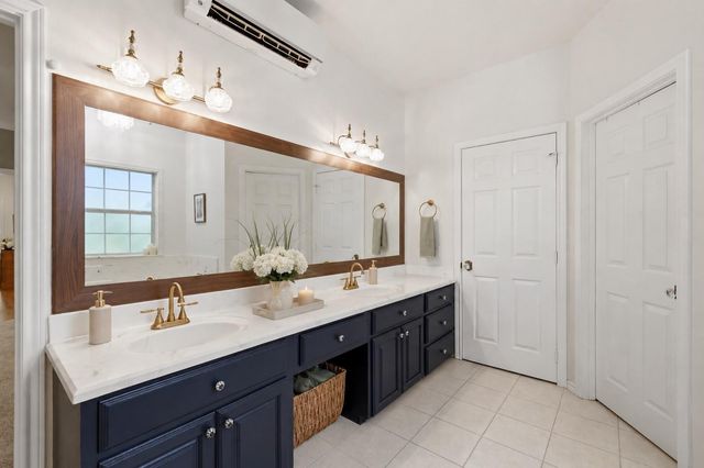 5064 Holleman Drive S, College Station, TX 77845