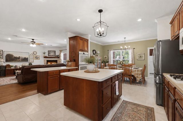 5064 Holleman Drive S, College Station, TX 77845