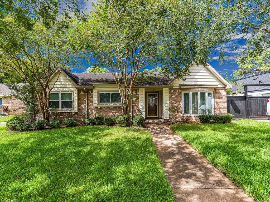 1911 Mission Creek Circle, Houston, TX 77084