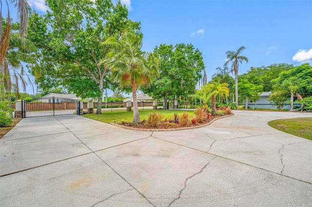 15314 LAKE MAGDALENE BOULEVARD, Tampa, FL 33618