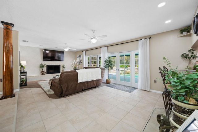 15314 LAKE MAGDALENE BOULEVARD, Tampa, FL 33618