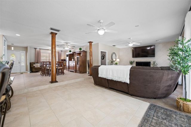 15314 LAKE MAGDALENE BOULEVARD, Tampa, FL 33618