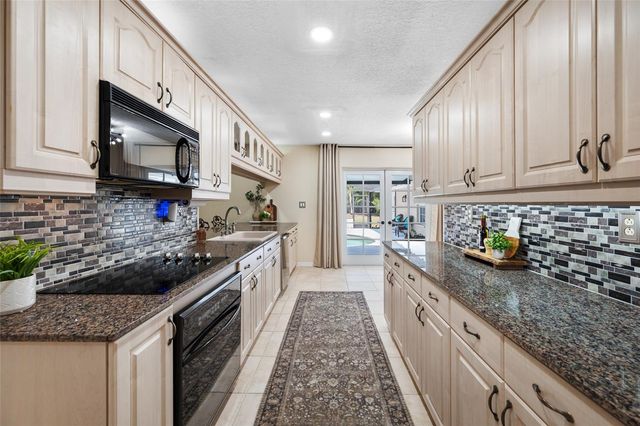 15314 LAKE MAGDALENE BOULEVARD, Tampa, FL 33618