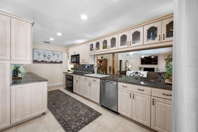 15314 LAKE MAGDALENE BOULEVARD, Tampa, FL 33618