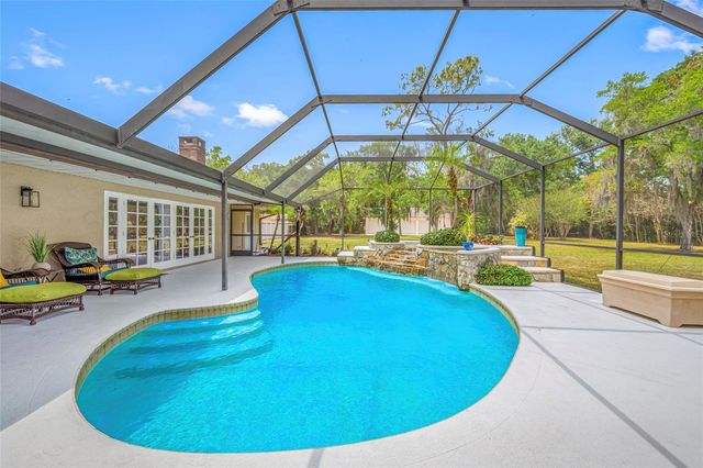15314 LAKE MAGDALENE BOULEVARD, Tampa, FL 33618