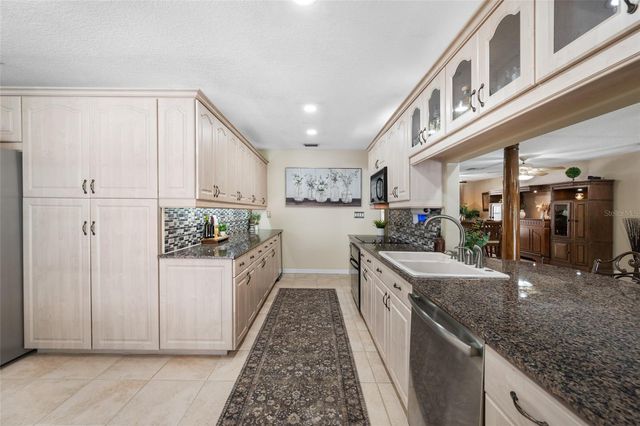 15314 LAKE MAGDALENE BOULEVARD, Tampa, FL 33618