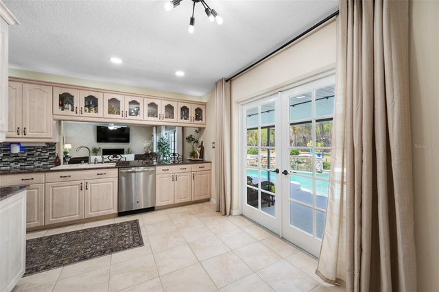 15314 LAKE MAGDALENE BOULEVARD, Tampa, FL 33618