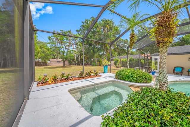 15314 LAKE MAGDALENE BOULEVARD, Tampa, FL 33618
