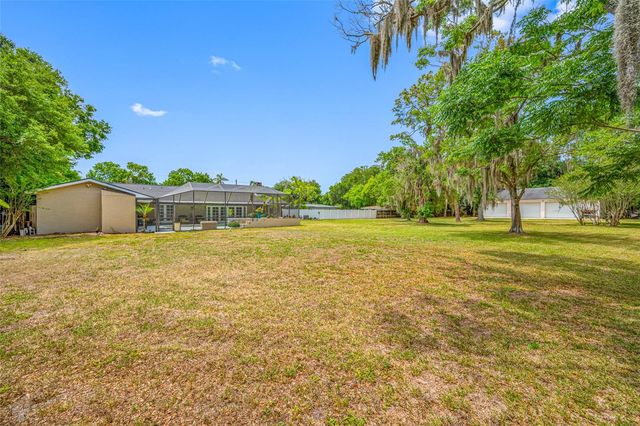 15314 LAKE MAGDALENE BOULEVARD, Tampa, FL 33618