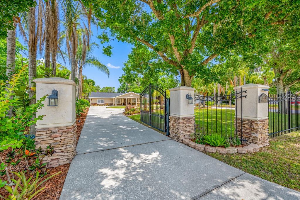 15314 LAKE MAGDALENE BOULEVARD, Tampa, FL 33618