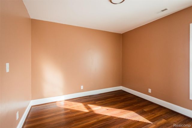 5435 Burns Street, Detroit, MI 48213