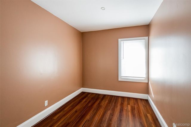 5435 Burns Street, Detroit, MI 48213