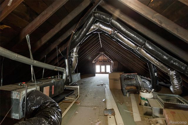 5435 Burns Street, Detroit, MI 48213