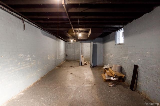 5435 Burns Street, Detroit, MI 48213