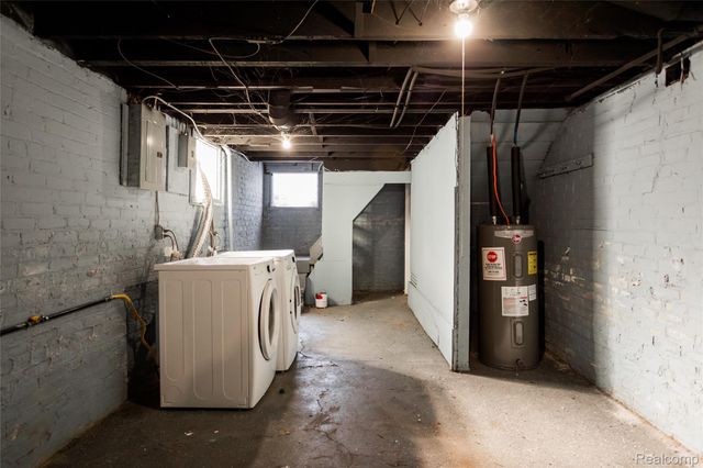 5435 Burns Street, Detroit, MI 48213