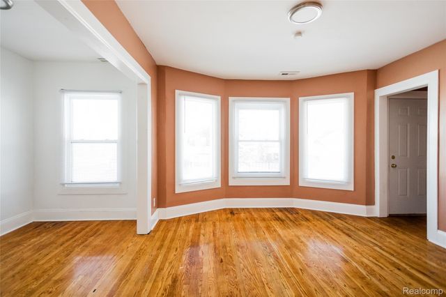 5435 Burns Street, Detroit, MI 48213