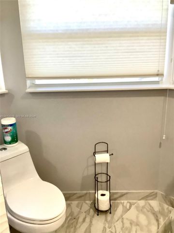 3581 Simms St, Hollywood, FL 33021