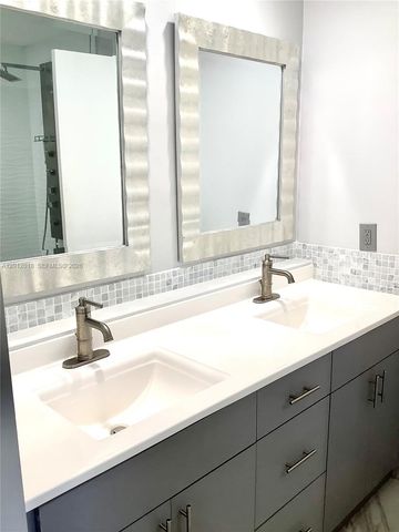 3581 Simms St, Hollywood, FL 33021