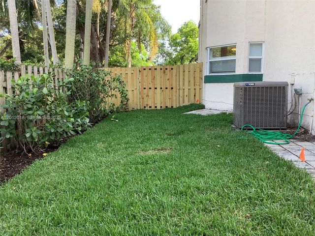 3581 Simms St, Hollywood, FL 33021