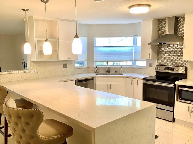 3581 Simms St, Hollywood, FL 33021