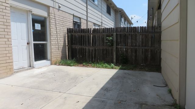 109 W Mountain Creek Drive 13, Grand Prairie, TX 75052