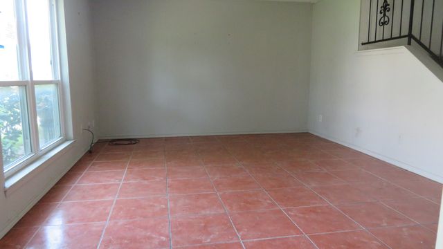 109 W Mountain Creek Drive 13, Grand Prairie, TX 75052