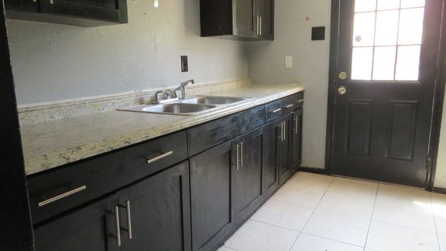 109 W Mountain Creek Drive 13, Grand Prairie, TX 75052