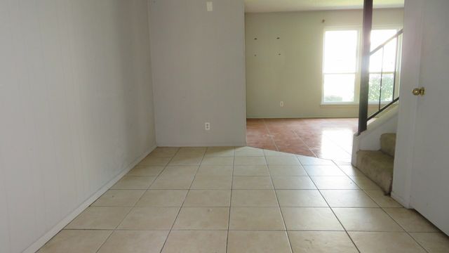 109 W Mountain Creek Drive 13, Grand Prairie, TX 75052