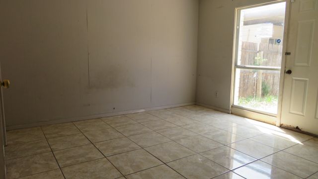 109 W Mountain Creek Drive 13, Grand Prairie, TX 75052