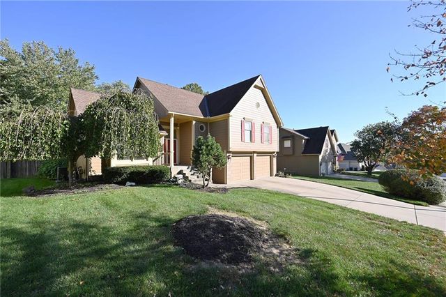 8605 N Flora Avenue, Kansas City, MO 64155