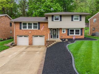 668 Carnival Dr, Plum Boro, PA 15239