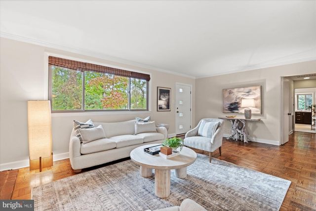 1301 GAHANT RD, Alexandria, VA 22308