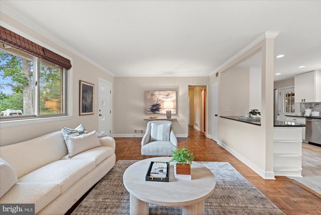 1301 GAHANT RD, Alexandria, VA 22308