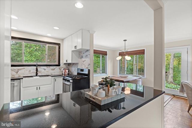 1301 GAHANT RD, Alexandria, VA 22308