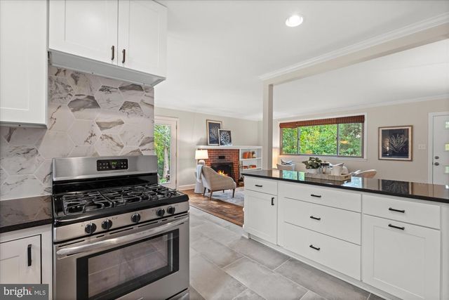 1301 GAHANT RD, Alexandria, VA 22308