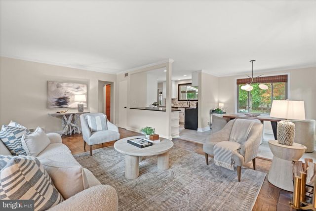 1301 GAHANT RD, Alexandria, VA 22308