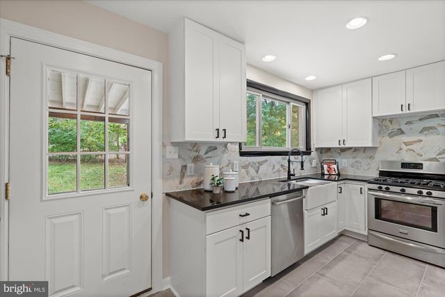 1301 GAHANT RD, Alexandria, VA 22308