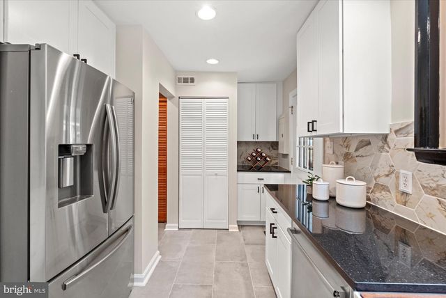 1301 GAHANT RD, Alexandria, VA 22308